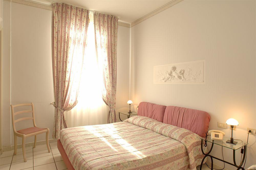 Gina Hotel 3*