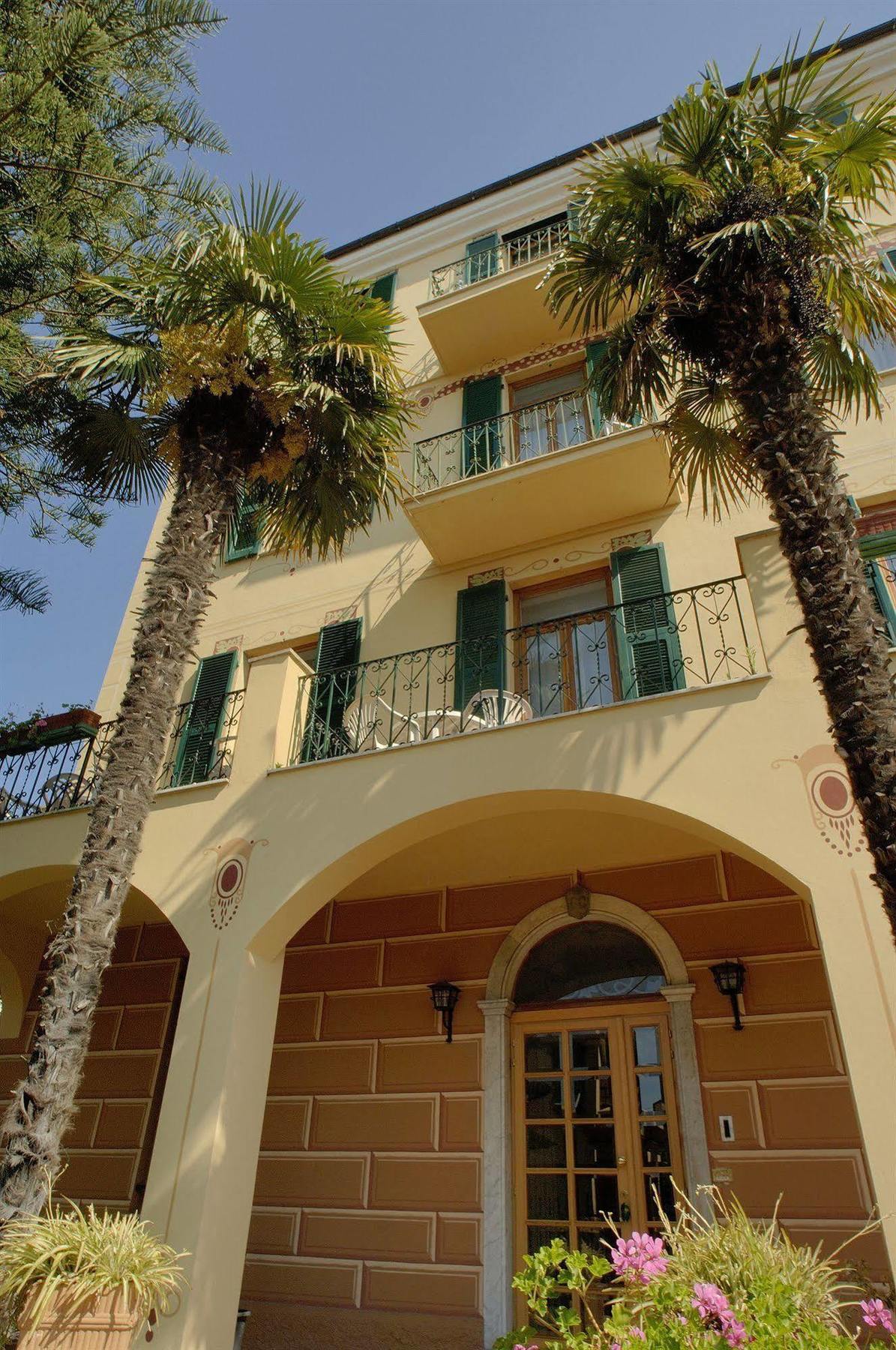 Gina Hotel 3*
